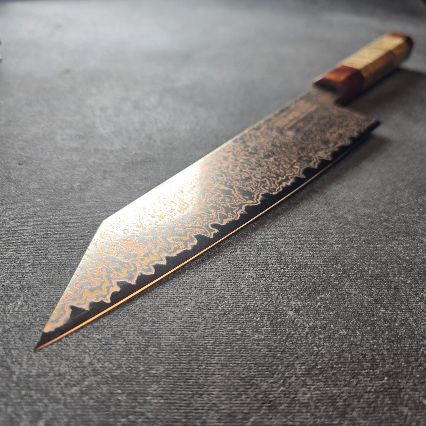 PYRO! CUCHILLO BUNKA - DAMASCO DE COBRE Y BRONCE 8"