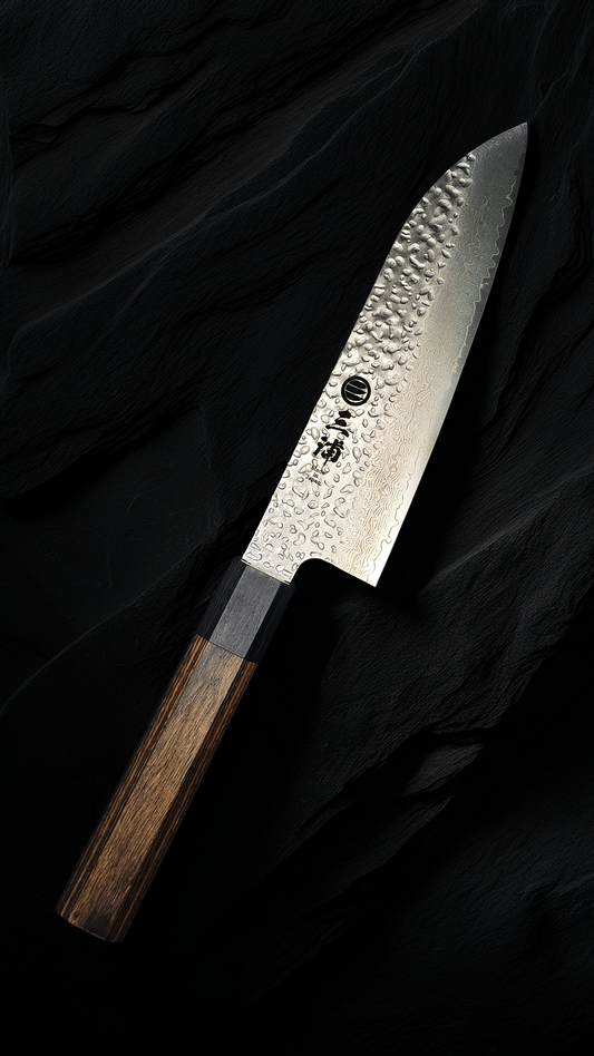 JAPONES: SANTOKU 165mm DAMASCO MARTILLADO VG-10 MANGO EN PAKKAWOOD NEGRA