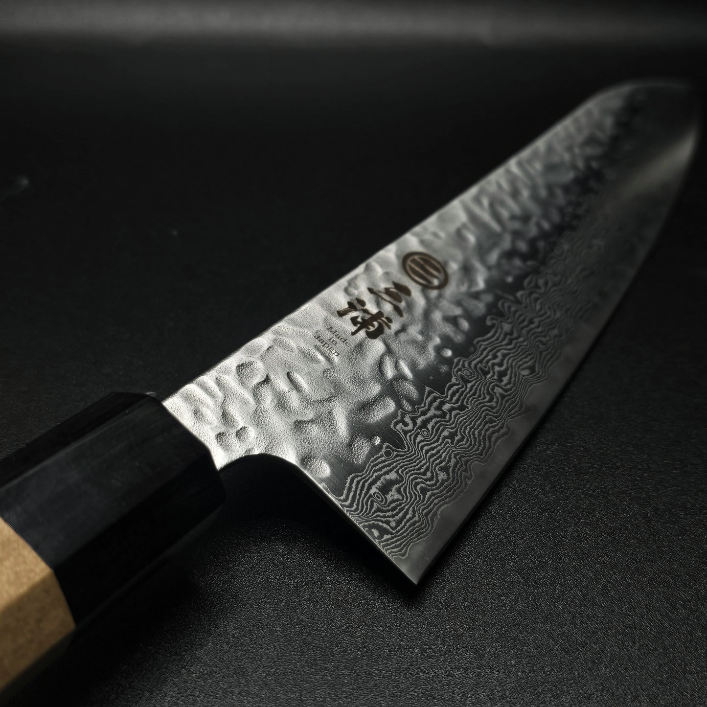 JAPONES: GYUTO 210mm DAMASCO MARTILLADO AUS-10 MANGO EN MAGNOLIA