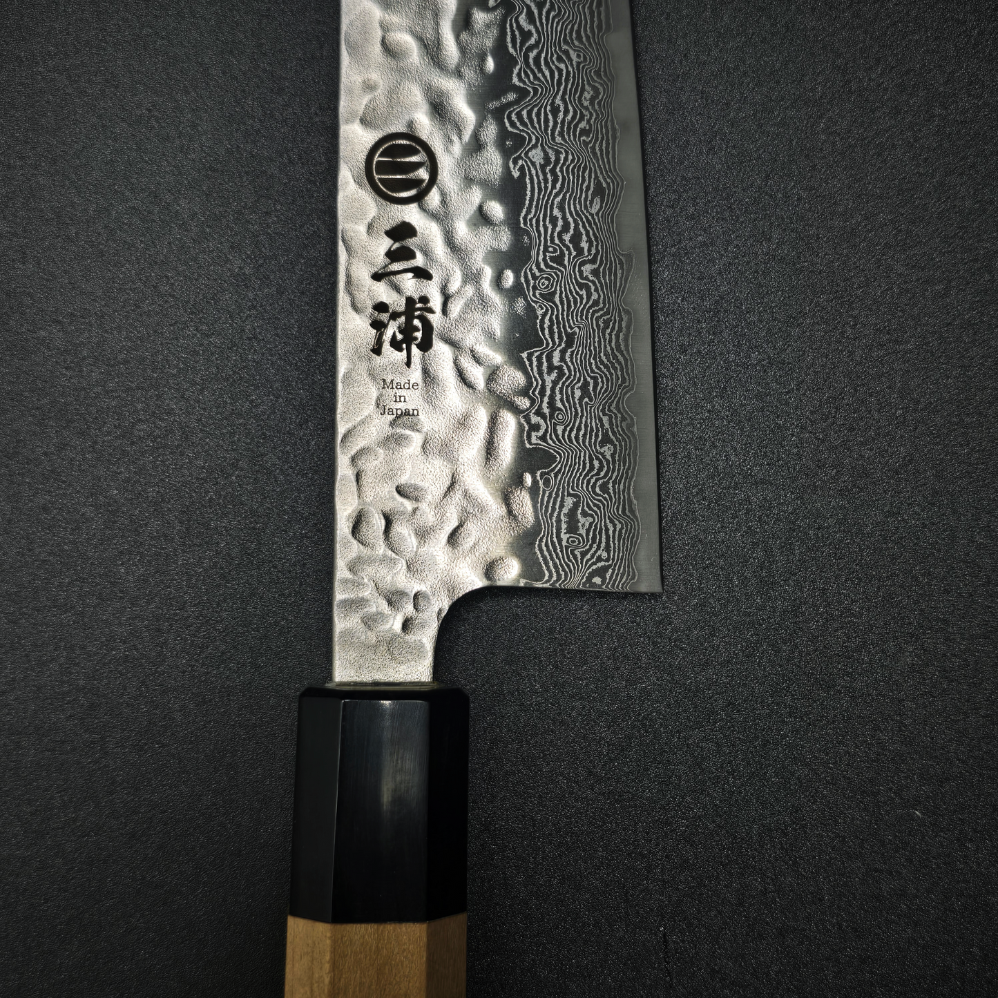 JAPONES: GYUTO 210mm DAMASCO MARTILLADO AUS-10 MANGO EN MAGNOLIA